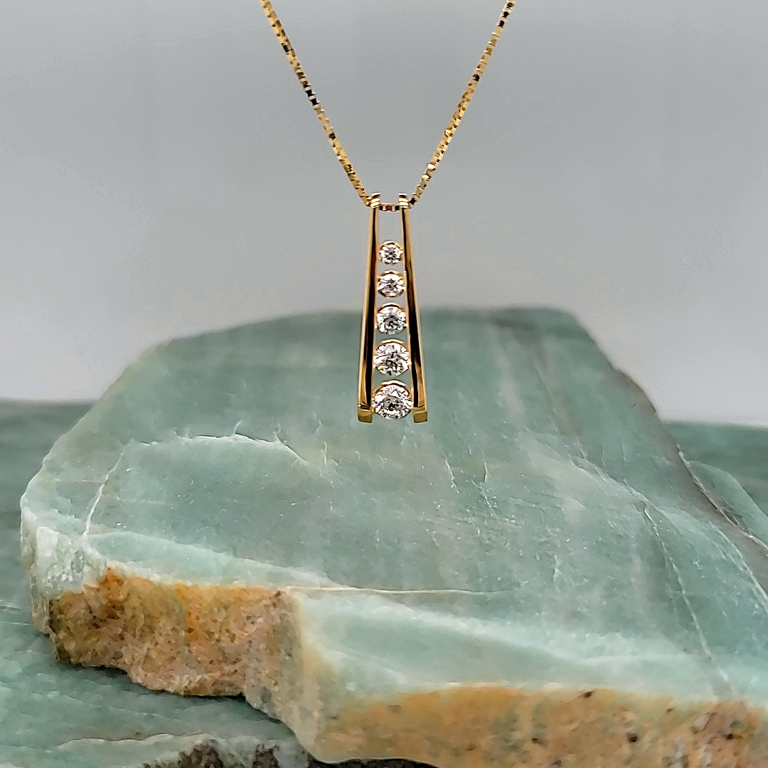 ladies-yellow-ski-pendant